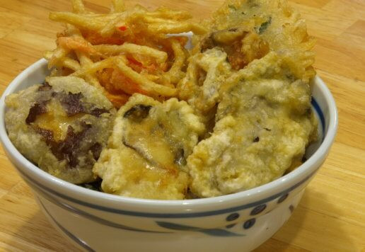 毎年恒例になっています冬の名物、牡蠣天丼が販売開始です、広島県産の大粒牡蠣を使用し天ぷらならではのカリと衣クリーミーな味わいをどうぞ