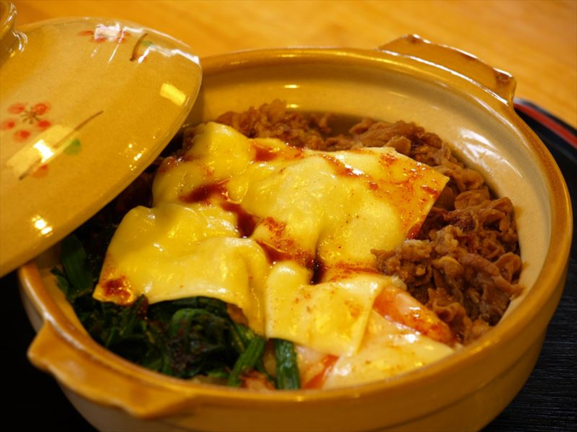 ご飯の量が選べる便利な店天丼元亀は自分にあったサイズで食べられるので学生さんからお年寄りまで人気です。