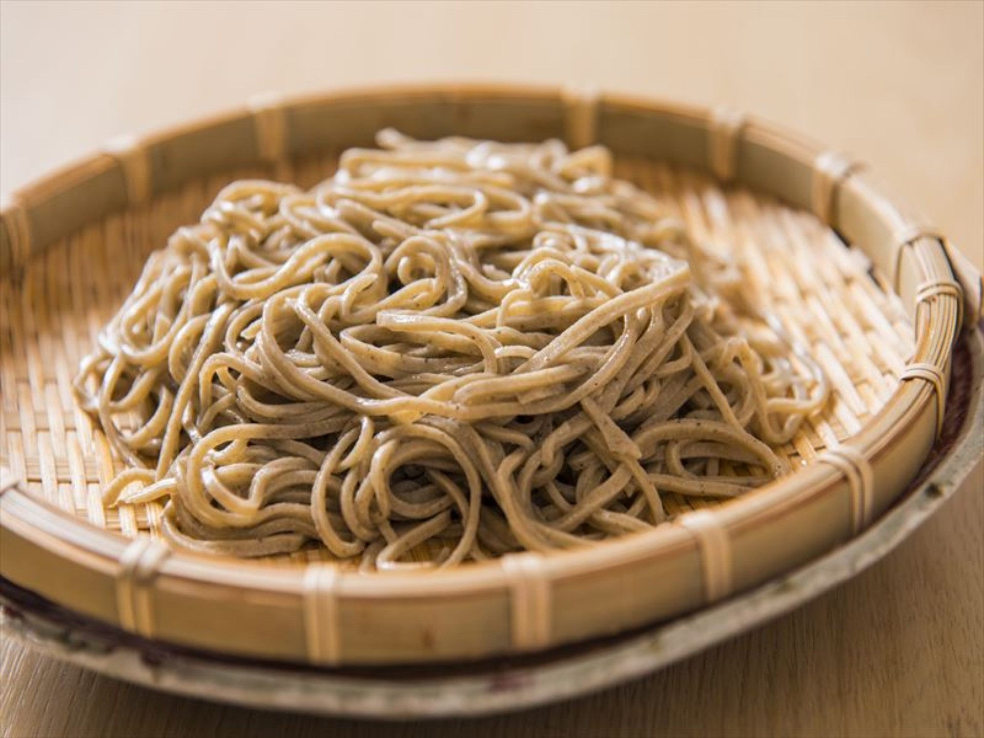 一乗寺でお得なランチを食べるなら天丼元亀のざる蕎麦セットがおすすめです。天丼とセットで手打ち蕎麦が半額で食べられます